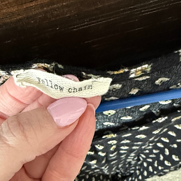 Chic Black and Cream Women's Blouse - Picture 2 of 3